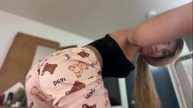 Image 3 of valeri_bigcock Stream on Chaturbate on 1 month ago