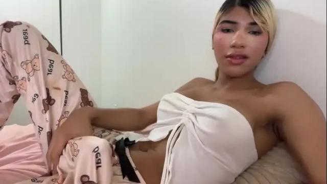 Image 3 of valeri_bigcock Stream on Chaturbate on 1 month ago