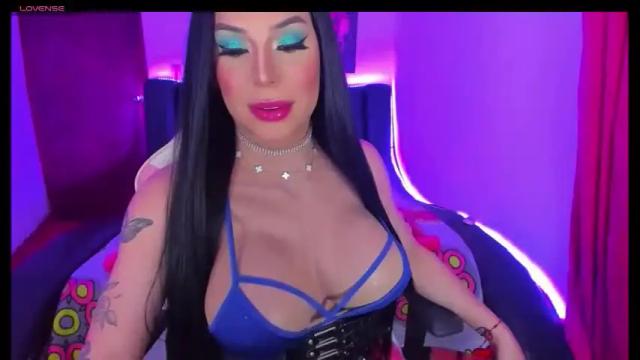 Image 2 of valeri_hilton Stream on Chaturbate on 1 month ago