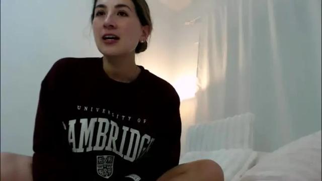 Image 3 of valeria__rosse Stream on Chaturbate on 1 month ago