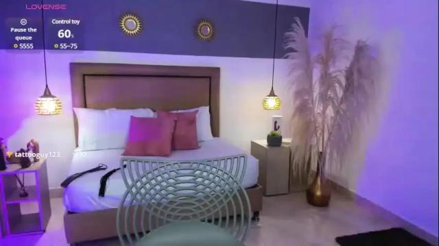 Image 6 of valeria_acosta_ Stream on Chaturbate on 1 month ago