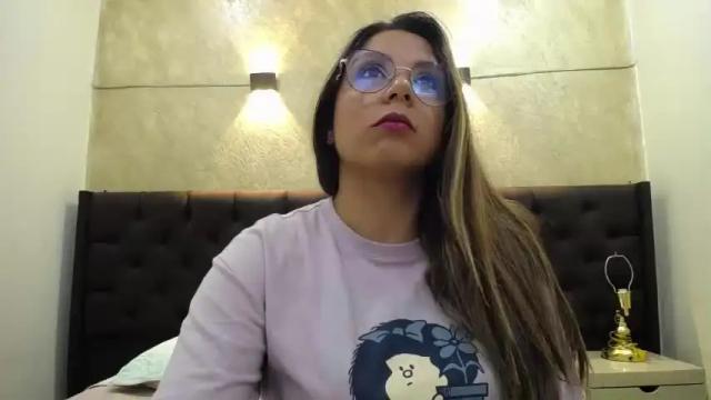 Image 2 of valeria_hott_ Stream on Chaturbate on 26 months ago