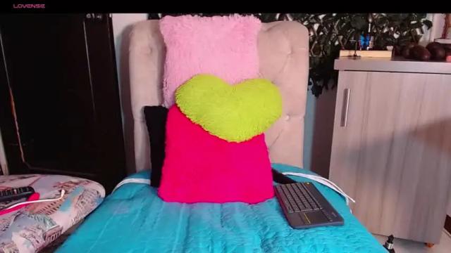 Image 4 of valeria_riveraa Stream on Chaturbate on 13 months ago