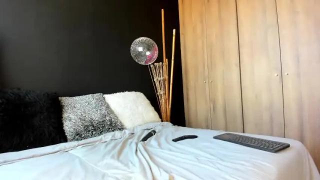 Image 6 of valeria_savaloss Stream on Chaturbate on 16 months ago