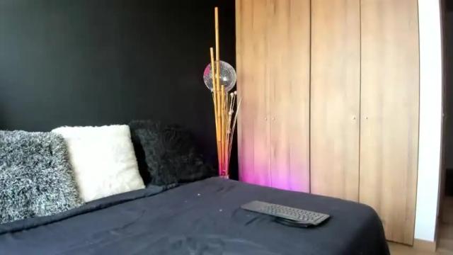Image 7 of valeria_savaloss Stream on Chaturbate on 15 months ago