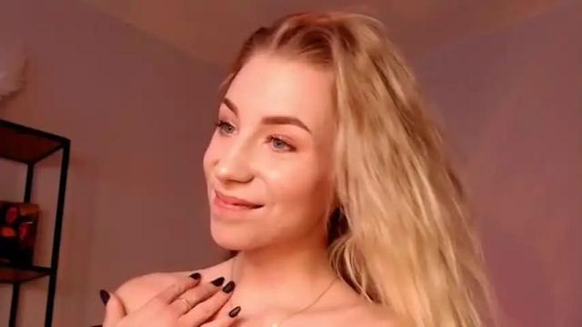 Image 6 of valeria_shydreamer Stream on Chaturbate on 16 months ago