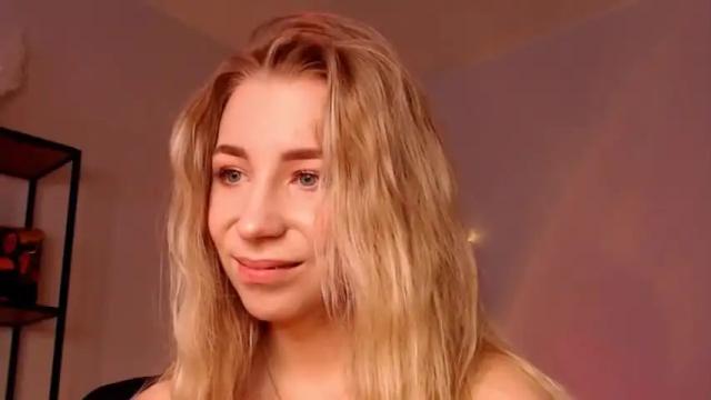 Image 7 of valeria_shydreamer Stream on Chaturbate on 16 months ago