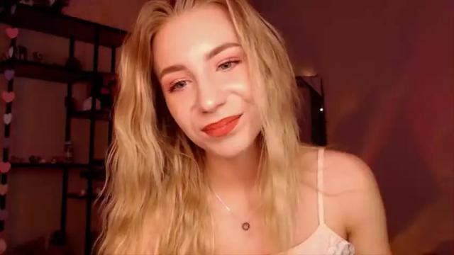 Image 11 of valeria_shydreamer Stream on Chaturbate on 15 months ago