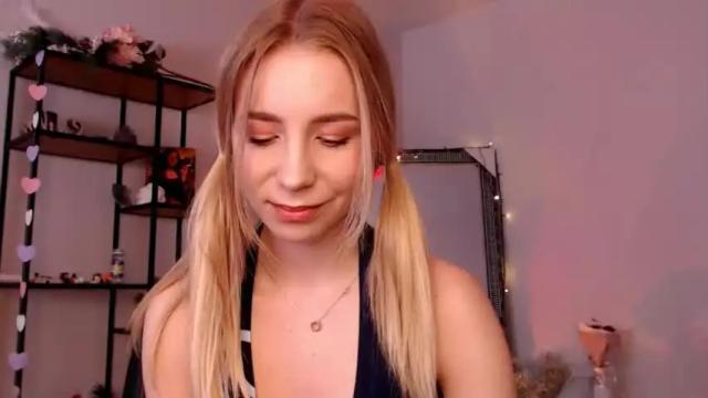 Image 10 of valeria_shydreamer Stream on Chaturbate on 15 months ago