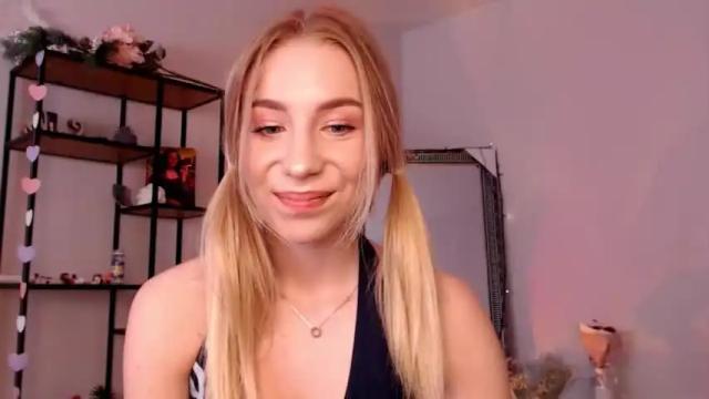 Image 11 of valeria_shydreamer Stream on Chaturbate on 15 months ago