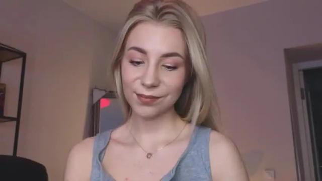 Image 6 of valeria_shydreamer Stream on Chaturbate on 14 months ago