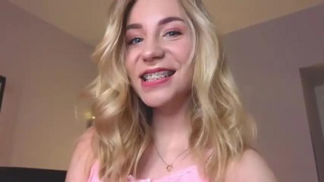 Image 12 of valeria_shydreamer Stream on Chaturbate on 14 months ago
