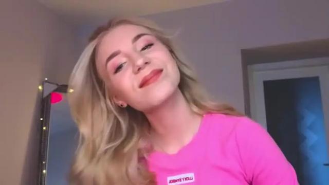 Image 2 of valeria_shydreamer Stream on Chaturbate on 14 months ago