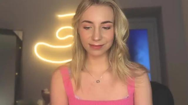 Image 11 of valeria_shydreamer Stream on Chaturbate on 14 months ago