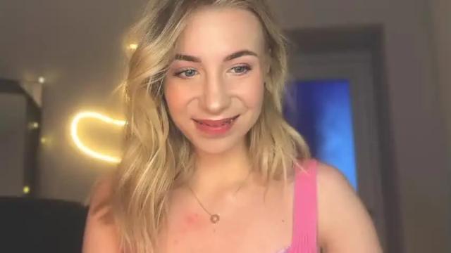 Image 4 of valeria_shydreamer Stream on Chaturbate on 14 months ago