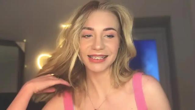 Image 6 of valeria_shydreamer Stream on Chaturbate on 14 months ago