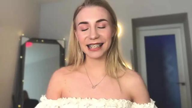 Image 6 of valeria_shydreamer Stream on Chaturbate on 14 months ago