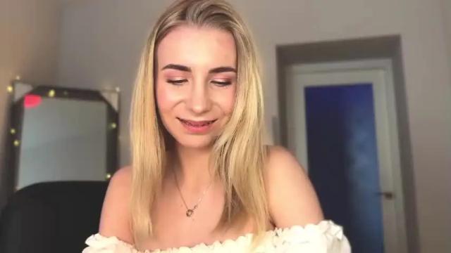 Image 8 of valeria_shydreamer Stream on Chaturbate on 14 months ago