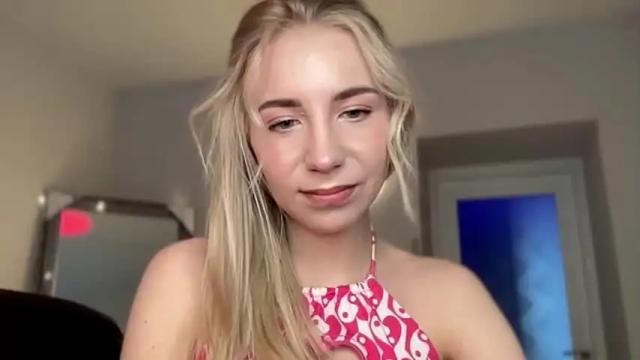 Image 6 of valeria_shydreamer Stream on Chaturbate on 14 months ago