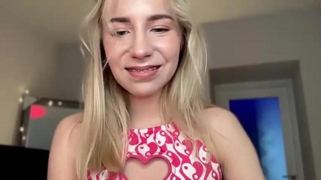 Thumbnail 3, valeria_shydreamer's Stream at Chaturbate, 14 months ago