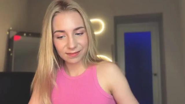Image 12 of valeria_shydreamer Stream on Chaturbate on 14 months ago