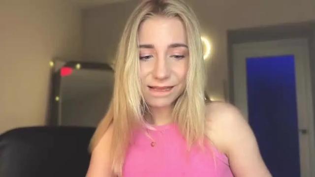 Image 7 of valeria_shydreamer Stream on Chaturbate on 14 months ago