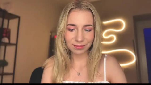 Thumbnail 3, valeria_shydreamer's Stream at Chaturbate, 13 months ago