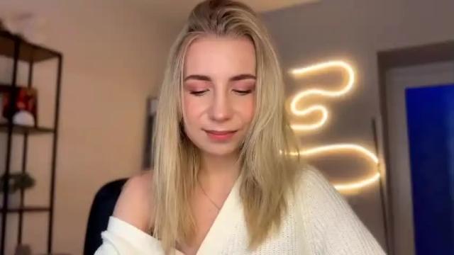 Image 10 of valeria_shydreamer Stream on Chaturbate on 13 months ago