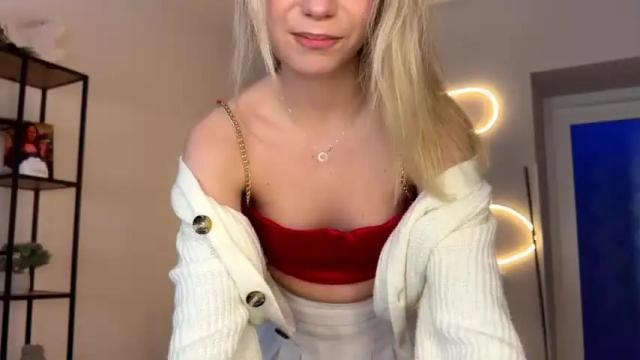 Image 12 of valeria_shydreamer Stream on Chaturbate on 13 months ago