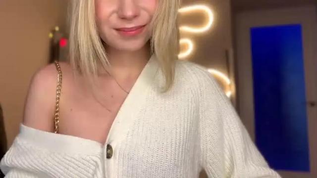 Image 2 of valeria_shydreamer Stream on Chaturbate on 13 months ago