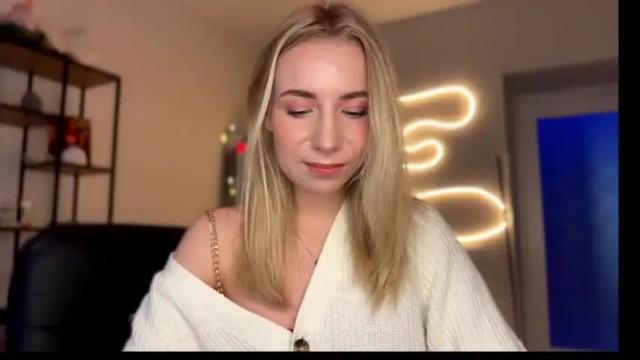 Image 6 of valeria_shydreamer Stream on Chaturbate on 13 months ago