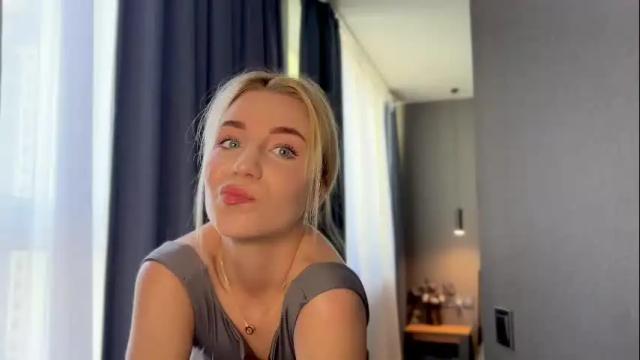 Image 7 of valeria_shydreamer Stream on Chaturbate on 1 month ago