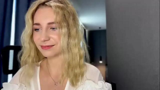 Image 10 of valeria_shydreamer Stream on Chaturbate on 1 month ago