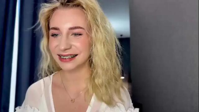 Image 6 of valeria_shydreamer Stream on Chaturbate on 1 month ago