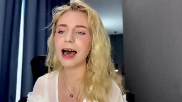 Image 8 of valeria_shydreamer Stream on Chaturbate on 1 month ago