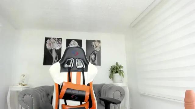 Image 2 of valeria_stone01 Stream on Chaturbate on 18 months ago