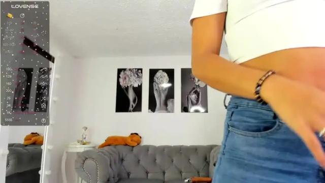 Image 3 of valeria_stone01 Stream on Chaturbate on 15 months ago