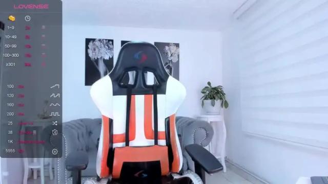 Image 3 of valeria_stone01 Stream on Chaturbate on 14 months ago