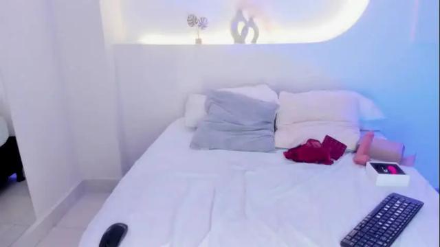Image 2 of valeria_sweetgh Stream on Chaturbate on 1 month ago