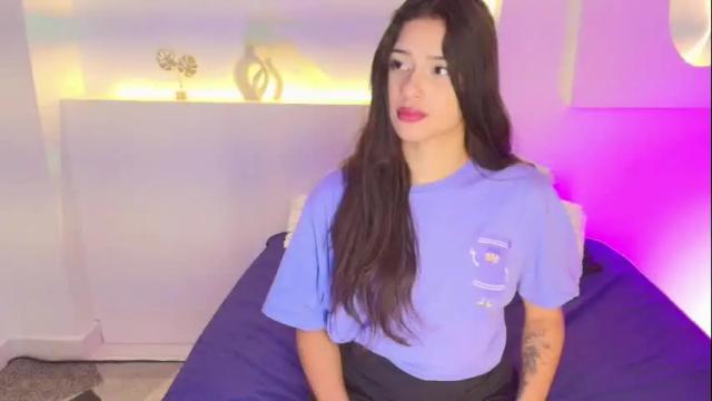 Image 2 of valeria_sweetgh Stream on Chaturbate on 16 days ago