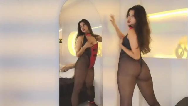 Image 6 of valeria_sweetgh Stream on Chaturbate on 3 days ago