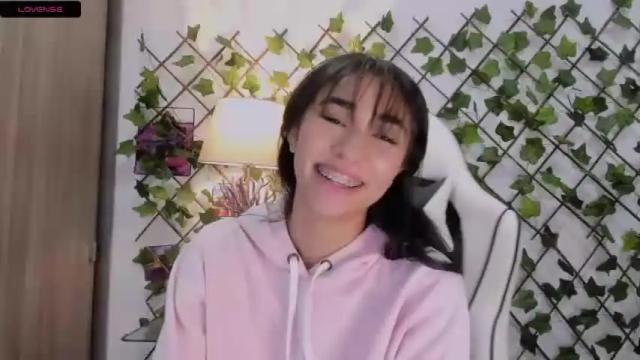 Image 10 of valeriaa24 Stream on Chaturbate on 16 months ago