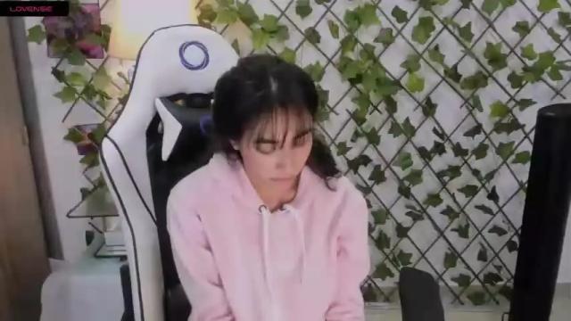 Image 2 of valeriaa24 Stream on Chaturbate on 16 months ago