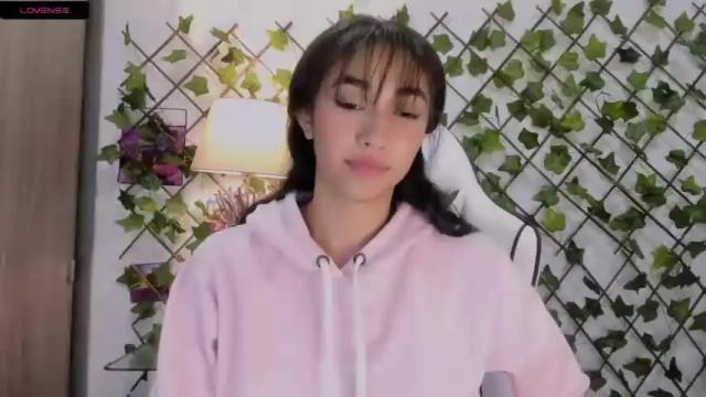 Image 6 of valeriaa24 Stream on Chaturbate on 16 months ago