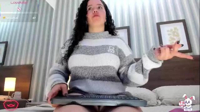 Image 2 of valeriaa_soler Stream on Chaturbate on 1 month ago