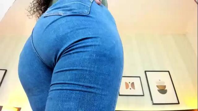 Image 12 of valeriaa_soler Stream on Chaturbate on 1 month ago