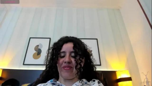 Image 2 of valeriaa_soler Stream on Chaturbate on 1 month ago