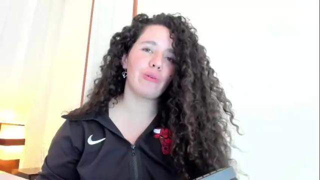 Image 7 of valeriaa_soler Stream on Chaturbate on 1 month ago
