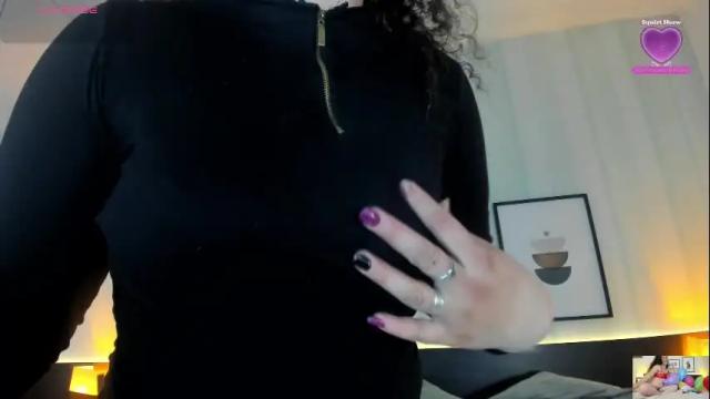 Image 3 of valeriaa_soler Stream on Chaturbate on 1 month ago