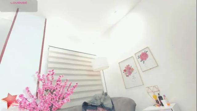 Image 8 of valeriaa_soler Stream on Chaturbate on 7 days ago